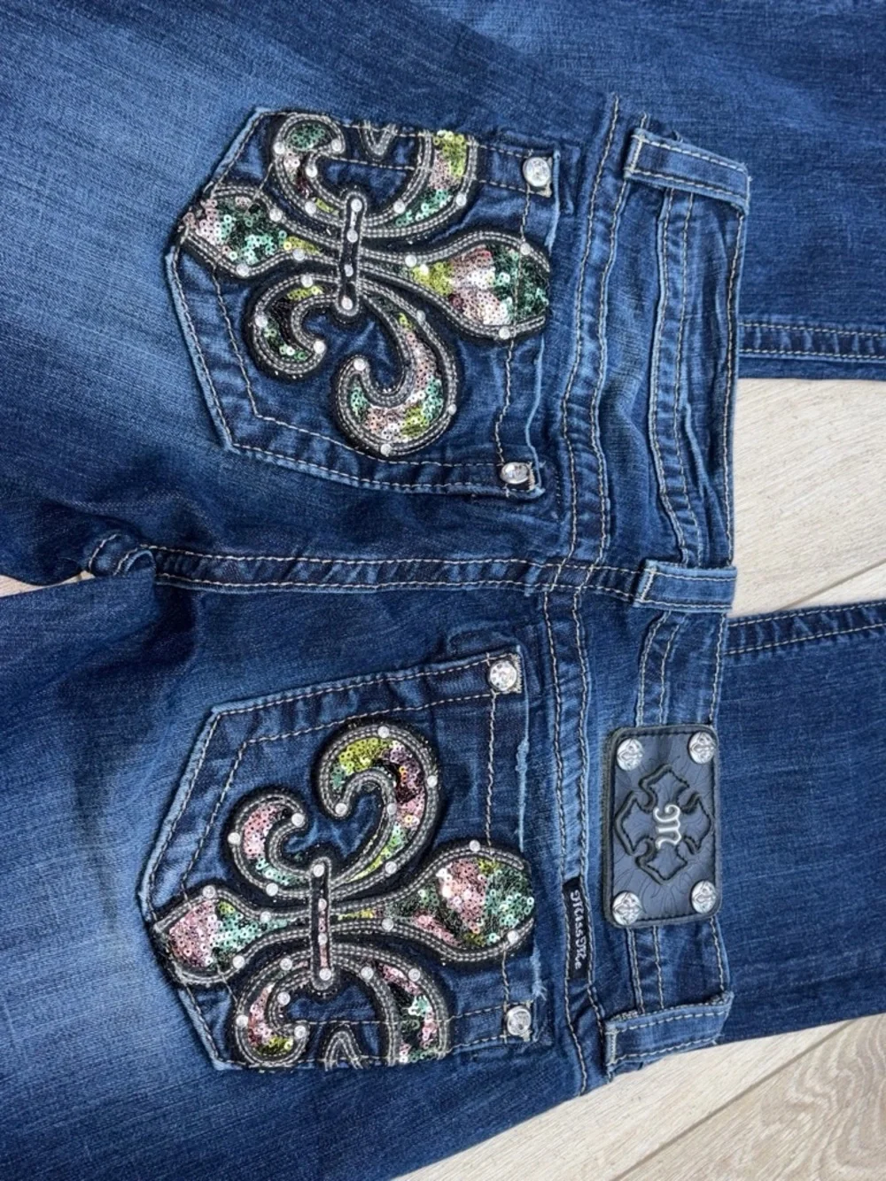 Miss me low-rise jeans size 29 with flyer-de-lis sequin on the back
